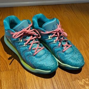 Nike 8.5 W Kevin Durant’s. Excellent condition!